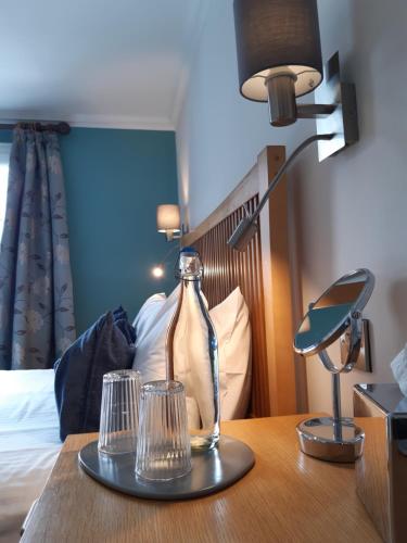 Postel nebo postele na pokoji v ubytování Browns Hotel