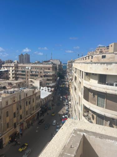 una vista aérea de una ciudad con edificios en زافيرو شارع فؤاد en Alexandría