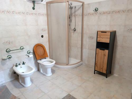 a bathroom with a toilet and a shower and a sink at Casa Belvedere in Isnello