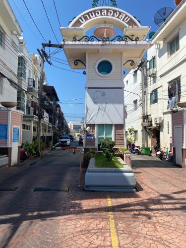 a clock tower on the side of a street at Superb studio Apartment in Ban Na Khua