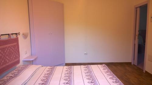 a bedroom with a bed in a room at Le Maschere B&B in Santa Teresa Gallura