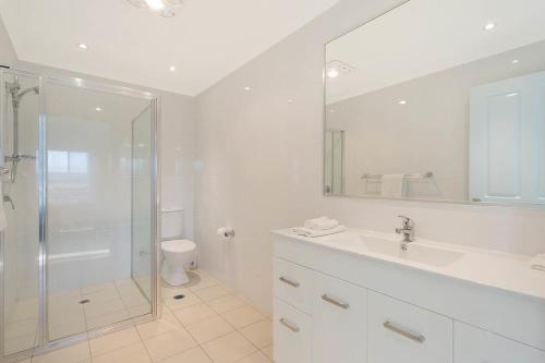 Ванна кімната в Waterview Luxury Apartments