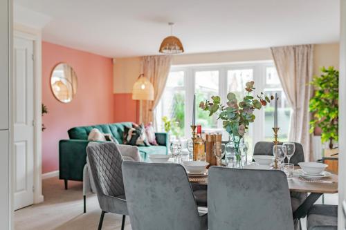 Posezení v ubytování Stylish & Spacious 3bed Home with Fast Wifi & Private Parking