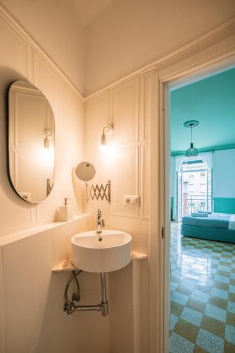 Vintage Giuliana Apartment