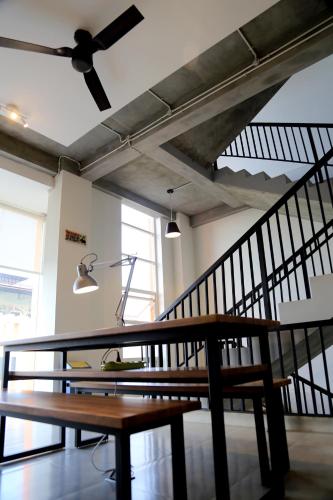 a room with a wooden bench and a staircase at Istanaku Guesthouse 2 in Manado