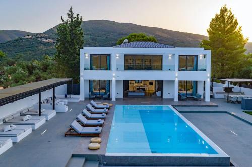 Bazén v ubytování LDV ZANTE VILLAS Divine Villa Zakynthos (Laganas) nebo v jeho okolí