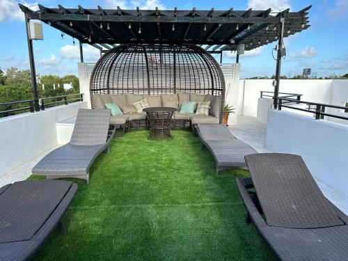 Balkoni atau teres di Private Villa with Pool 10 min from Puerto Morelos Beach