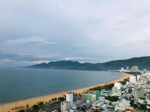 a view of a beach and a city at Khách sạn Hoàng Phát Quy Nhơn in Quy Nhon