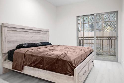 Postel nebo postele na pokoji v ubytování Universal studios getaway