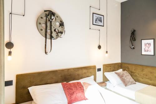 Postel nebo postele na pokoji v ubytování IKNOS Accommodation