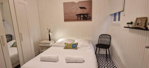 House - Sunlit haven with outdoor terrace, garage and metro 14, RER B