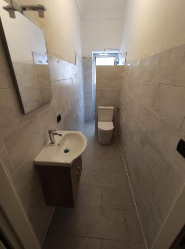 a bathroom with a sink and a toilet at Casa Valduggia in Valduggia