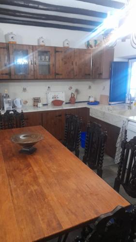 a kitchen with a wooden table and a counter top at Monte Santiago in Fronteira