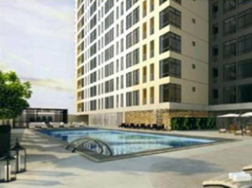 Bazén v ubytování Condo in BGC near Grand Hyatt nebo v jeho okolí