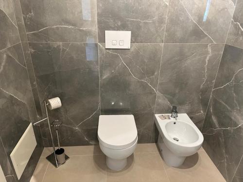 Ένα μπάνιο στο Amani Chic Rooms