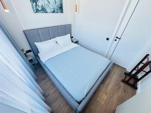 Tempat tidur dalam kamar di Кок Жайлау apartament