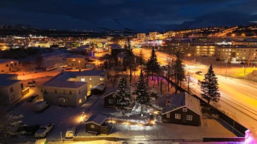 Splošen razgled na mesto Akureyri oz. razgled na mesto, ki ga ponuja hostel