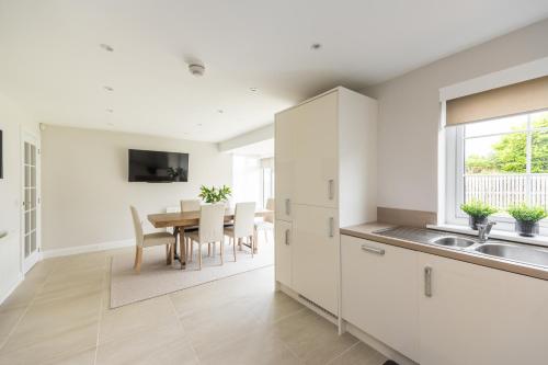 Luxury Detached Home photo 15
