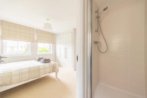 Luxury Detached Home photo 32