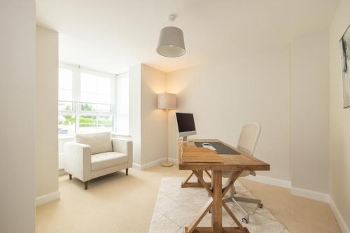 Luxury Detached Home photo 7