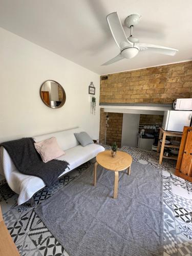 Precioso apartamento con a/a en Ruzafa con terracita privada y acceso a un jardín, para 2-3 personas