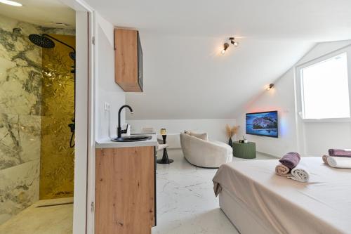 Studio apartman with jacuzzi on rooftop