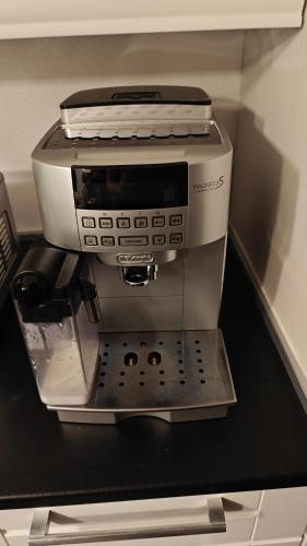 Utensilios para hacer té y café en Felicia's Apartments