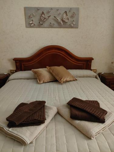 a bed with two towels on top of it at Podere Gian Battaglia in Fucecchio