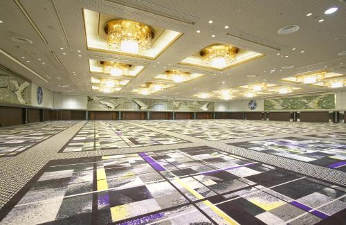 a large room with a large dance floor at Hotel New Otani Tokyo Garden Tower in Tokyo