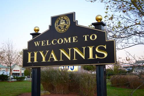 a sign for a welcome to hyannas at Heritage House Inn in Hyannis
