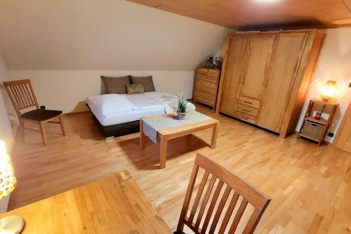 a bedroom with a bed and a table and chairs at Naturjuwel inmitten der Weinberge in Sankt Stefan ob Stainz