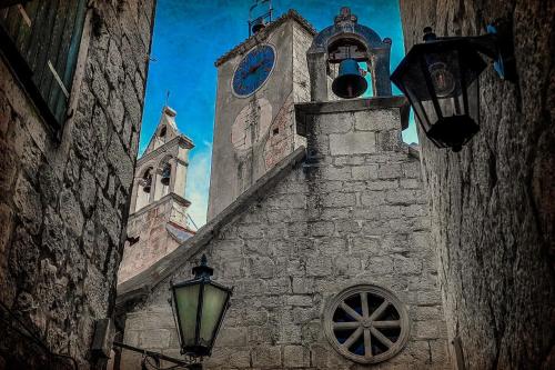 a clock tower on the side of a building at Beachfront apartment Plaza in Omiš