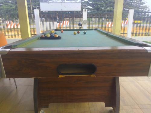a pool table with balls on top of it at CENTRE NOURRI' SAINE in Allada