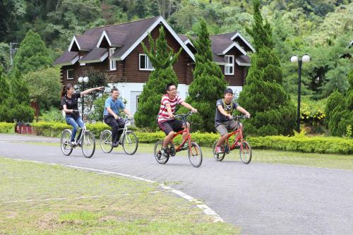 Montar en bicicleta en We Resort o alrededores