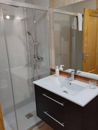a bathroom with a sink and a shower at Apartamento Paraiso Sol in Torrox Costa