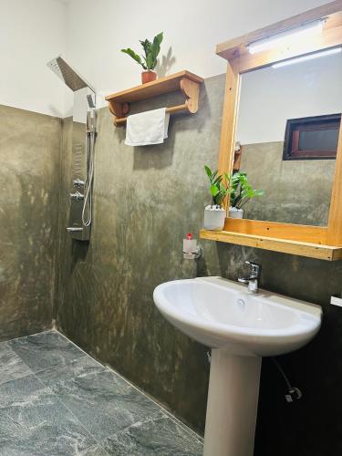 a bathroom with a sink and a mirror at La Casa Bella in Ella