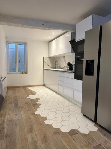Virtuvė arba virtuvėlė apgyvendinimo įstaigoje Maison design de 190m2