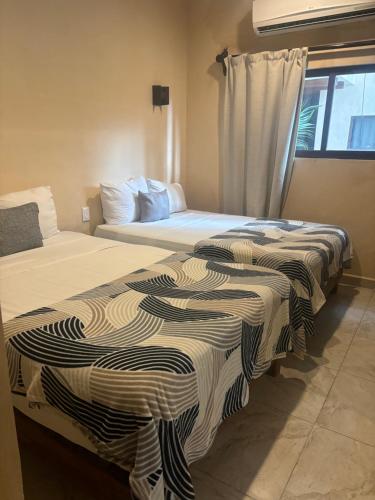 Giường trong phòng chung tại Suites Villas el Jardín