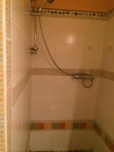 Photo de la galerie de l'établissement joli appart avec terrasse au calme au pied du chateau, à Carcassonne