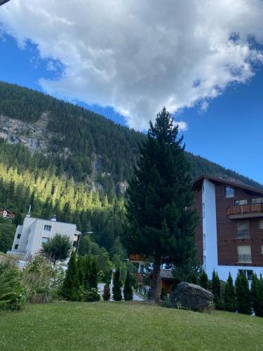 Studio magnifique avec terrasse spacieuse Loèche-les-Bains Vacances