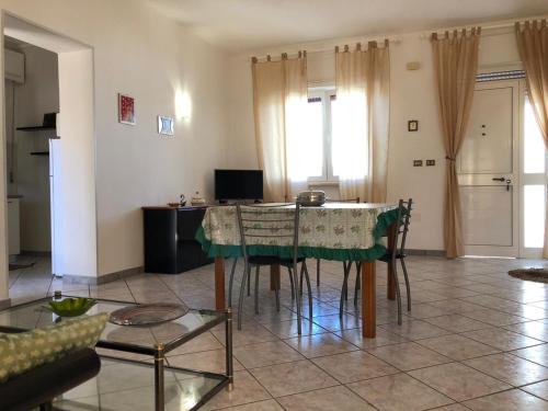 A kitchen or kitchenette at Casa Vacanze Mareblù