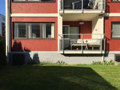 a balcony of a building with a table on it at Trivelig leilighet i Kristiansand sentrum! in Kristiansand