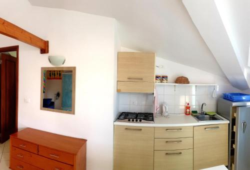 a small kitchen with a stove and a sink at Residencial Ilha do Fogo app 205 in Santa Maria