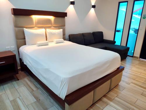Un pat sau paturi într-o cameră la Hotel Boutique Eden Costa