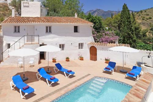 The Little Well: Private Pool Sleeps2 Views