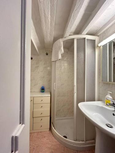 Riverside Retreat by FlorenceHospitality com