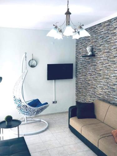 a living room with a couch and a chair at Blue swing chair apartment in Perea