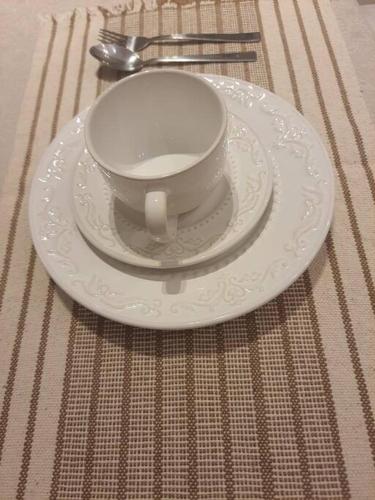 a cup on a plate on a table at Sobrado com piscina, banheira e garagem coberta. in Piçarras