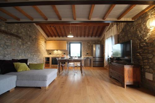 Μια τηλεόραση ή/και κέντρο ψυχαγωγίας στο Agriturismo iOlive Tuscany appartamento LECCINO
