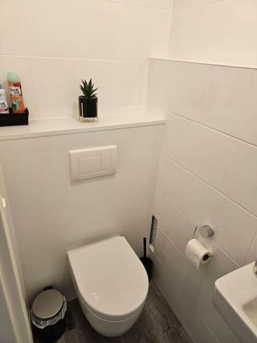 a white bathroom with a toilet and a sink at Chris Home - Mönchengladbach Minto in Mönchengladbach